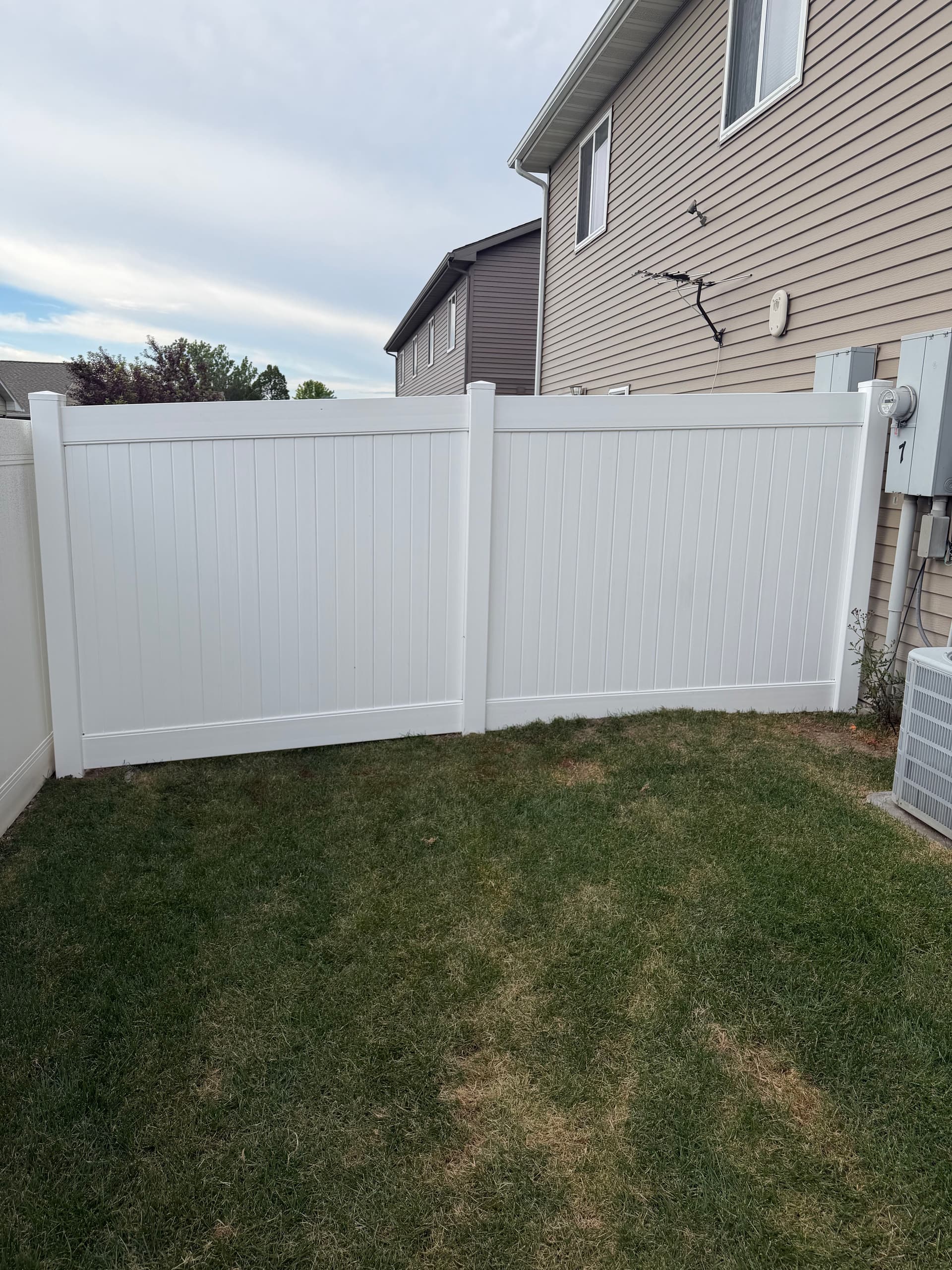 Gallery photos for White Vinyl Fence and Gate Install in Billings Heights: Image #1