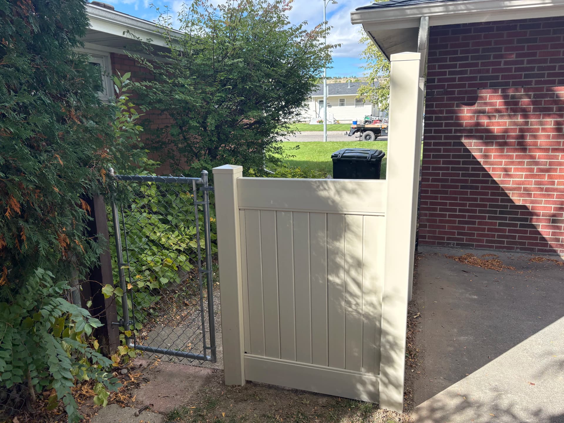 Gallery photos for Failing Wood Fence Replaced With Clean Vinyl Privacy Fence: Image #2