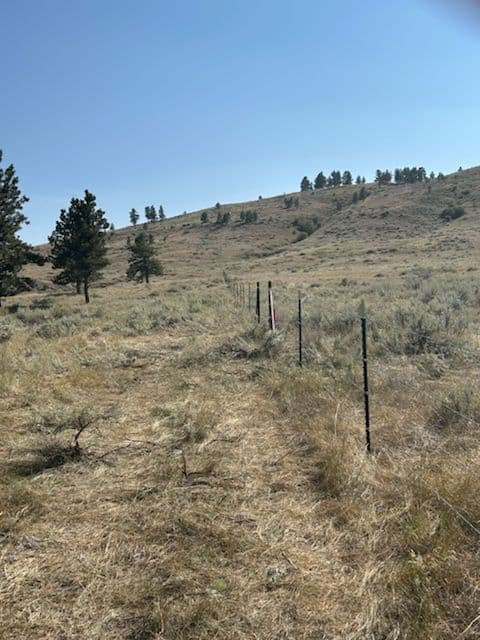 Gallery photos for Robust Barbed Wire Fencing in Joliet's Stunning Landscape: Image #1