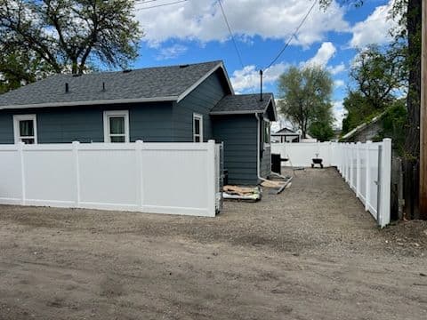Gallery photos for Stylish White Vinyl Fence Installation in [Location]: Image #1