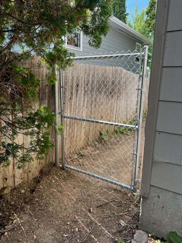 Gallery photos for Expertly Installed Chain Link Gates for Optimal Access: Image #1