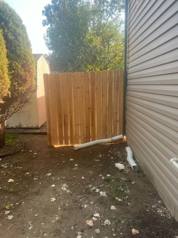 Gallery photos for Stylish Cedar Wood Fencing for Backyard Privacy: Image #2