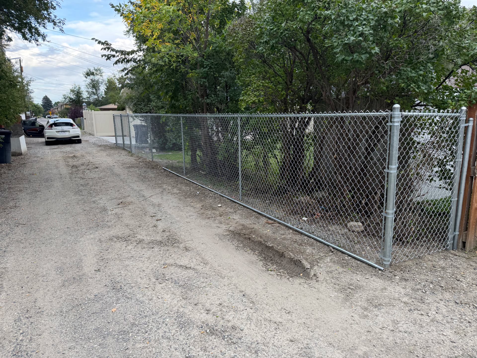 Gallery photos for 5-Foot Chain Link Fence Fully Encloses Backyard Along Alleyway: Image #2