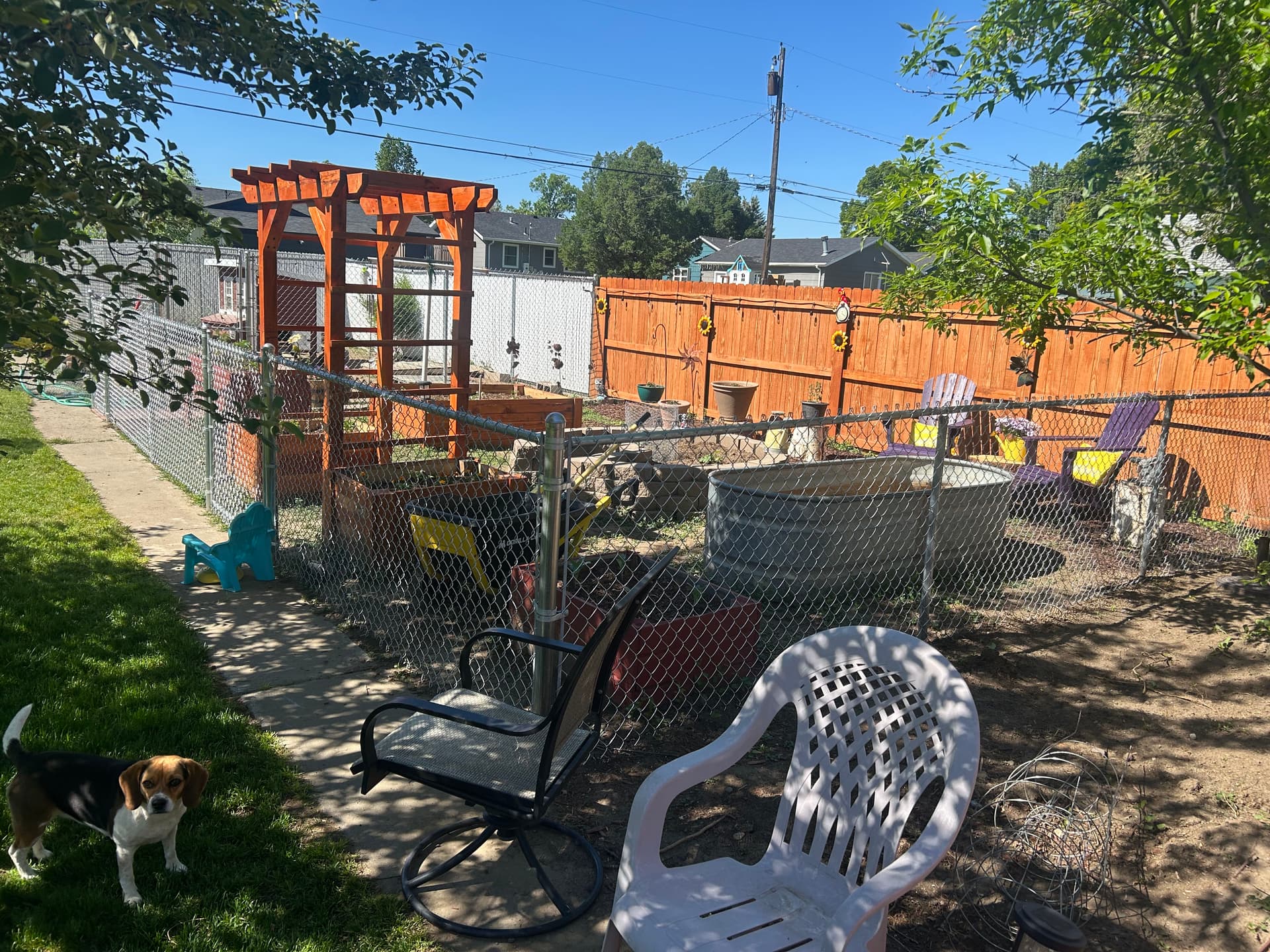 Gallery photos for Chain Link Fence Keeps Garden Safe and Dogs Out: Image #1